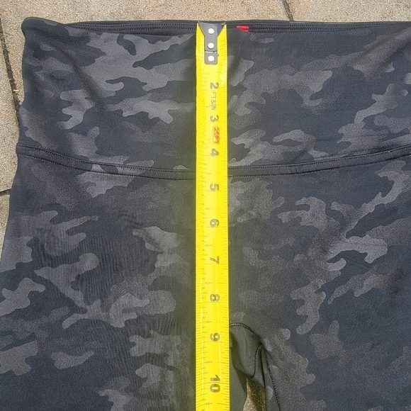 Spanx Faux Leather Camo Leggings M - Picture 8 of 9
